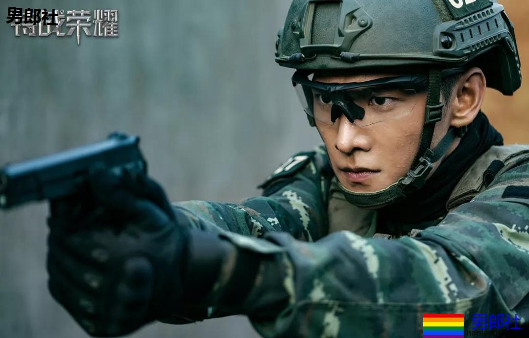 当红炸子鸡男星制服大比拼!黄景瑜李易峰变身兵哥哥,又帅又苏太A啦! - 51虹马 当红炸子鸡男星制服大比拼!黄景瑜李易峰变身兵哥哥,又帅又苏太A啦! - 51虹马