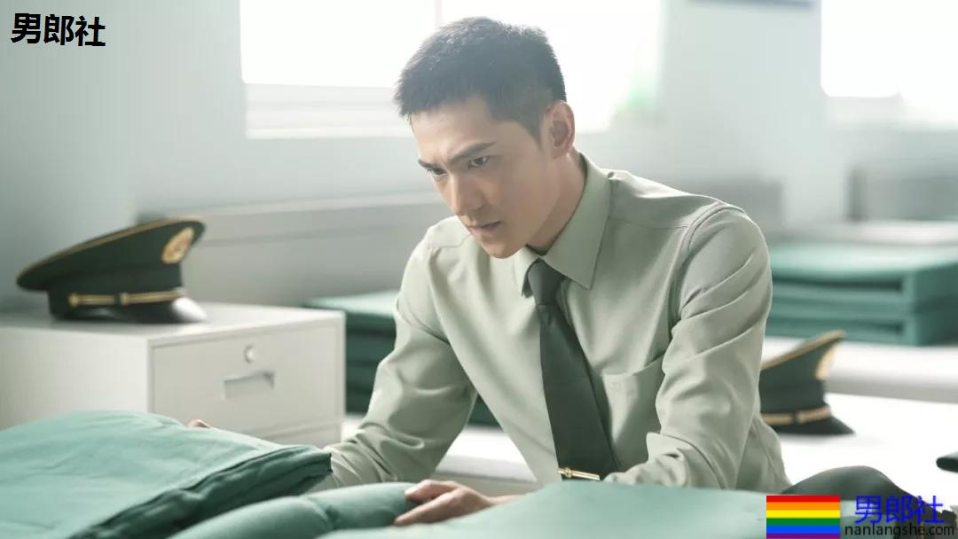 当红炸子鸡男星制服大比拼!黄景瑜李易峰变身兵哥哥,又帅又苏太A啦! - 51虹马 当红炸子鸡男星制服大比拼!黄景瑜李易峰变身兵哥哥,又帅又苏太A啦! - 51虹马