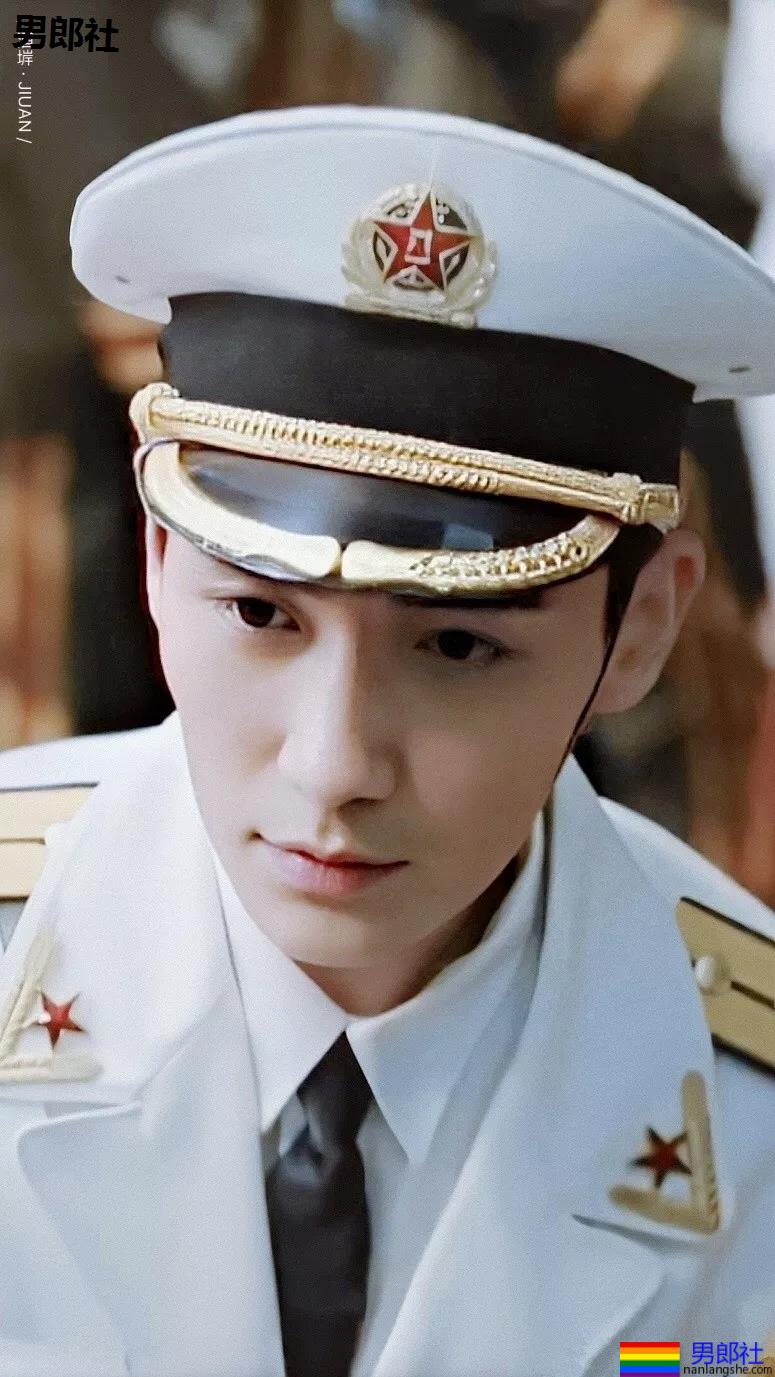 当红炸子鸡男星制服大比拼!黄景瑜李易峰变身兵哥哥,又帅又苏太A啦! - 51虹马 当红炸子鸡男星制服大比拼!黄景瑜李易峰变身兵哥哥,又帅又苏太A啦! - 51虹马