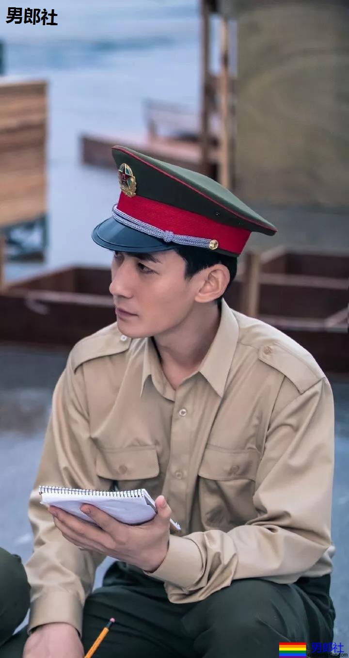 当红炸子鸡男星制服大比拼!黄景瑜李易峰变身兵哥哥,又帅又苏太A啦! - 51虹马 当红炸子鸡男星制服大比拼!黄景瑜李易峰变身兵哥哥,又帅又苏太A啦! - 51虹马