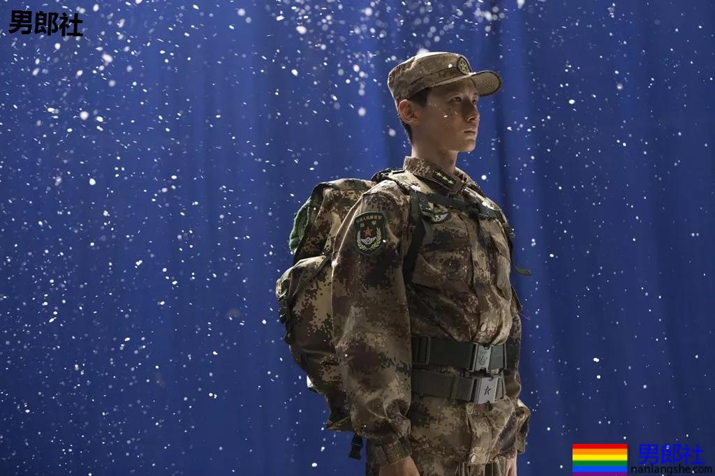 当红炸子鸡男星制服大比拼!黄景瑜李易峰变身兵哥哥,又帅又苏太A啦! - 51虹马 当红炸子鸡男星制服大比拼!黄景瑜李易峰变身兵哥哥,又帅又苏太A啦! - 51虹马