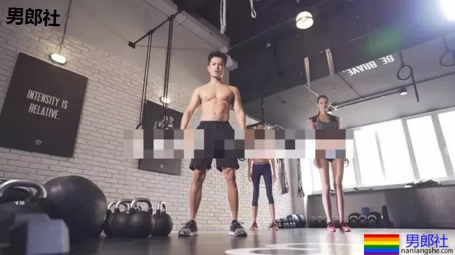 男歌手因为是gay被公司解约，新歌MV与男子甜蜜牵手 - 51虹马