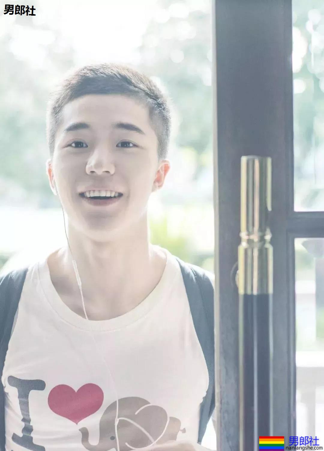 浴室里的裸体打桩机男孩儿，正点耶！-51虹马