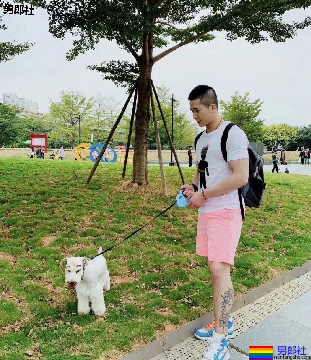 浴室里的裸体打桩机男孩儿，正点耶！ - 51虹马