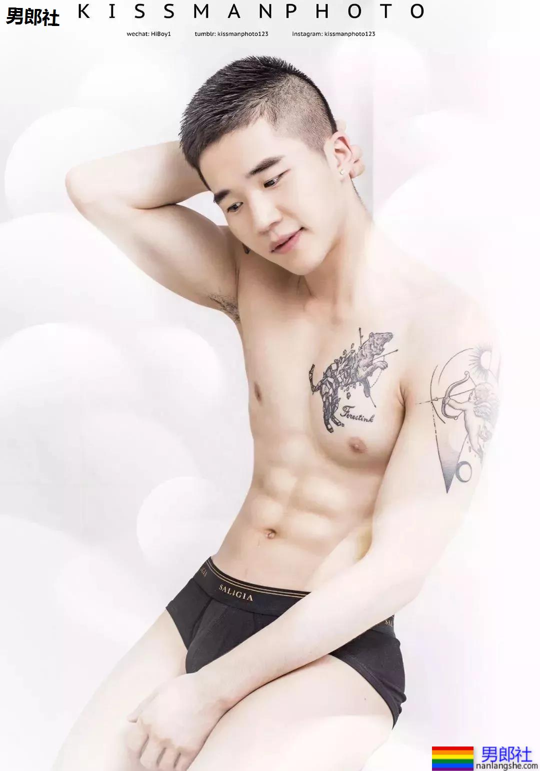 浴室里的裸体打桩机男孩儿，正点耶！ - 51虹马