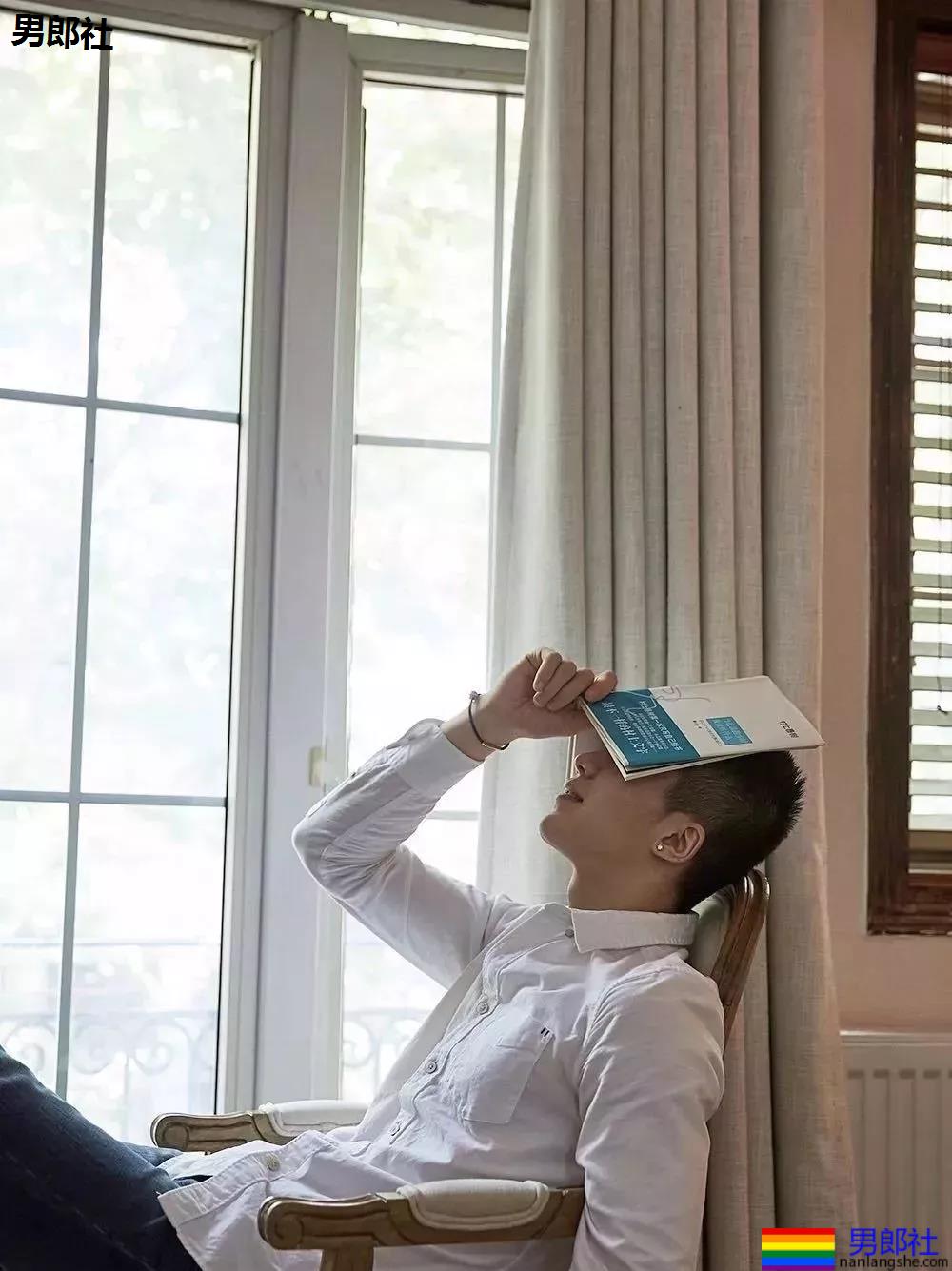 浴室里的裸体打桩机男孩儿，正点耶！ - 51虹马