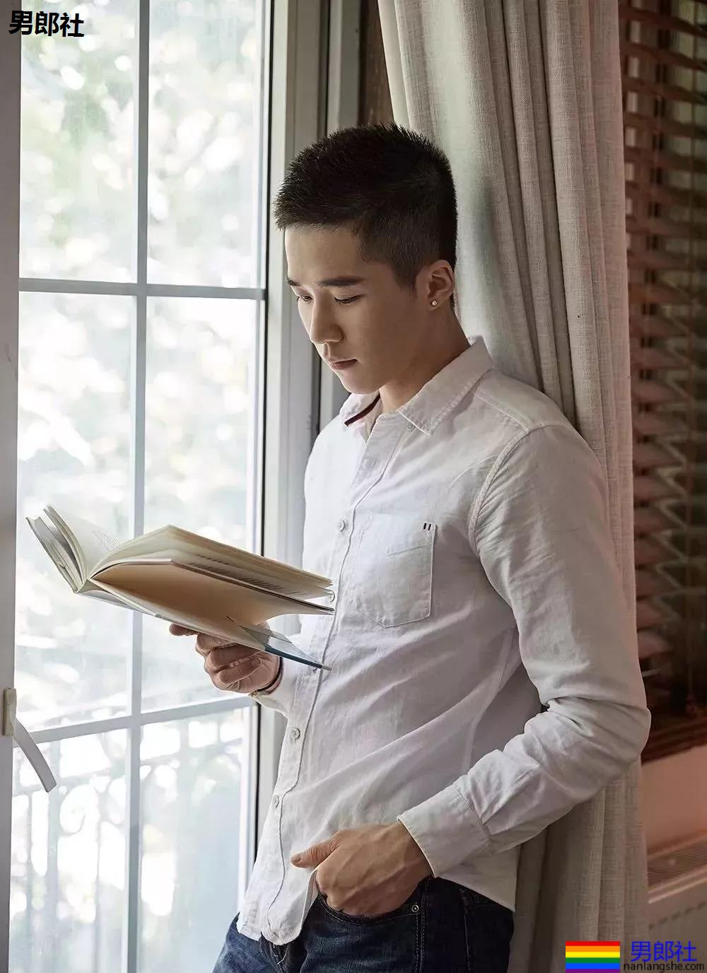 浴室里的裸体打桩机男孩儿，正点耶！ - 51虹马