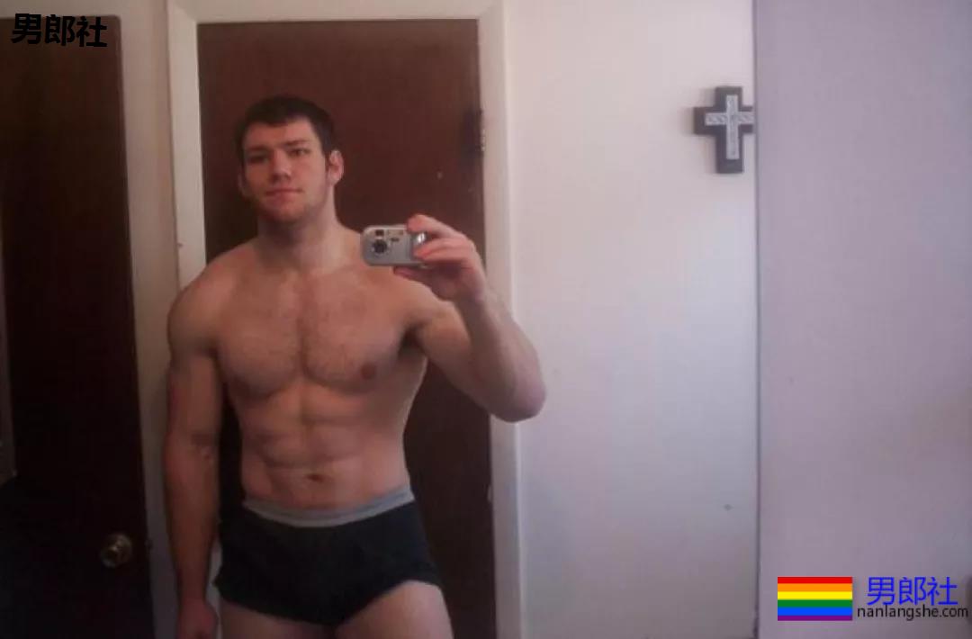 恐同摔角选手竟演过同志片,肩上刺青出卖了他-51虹马