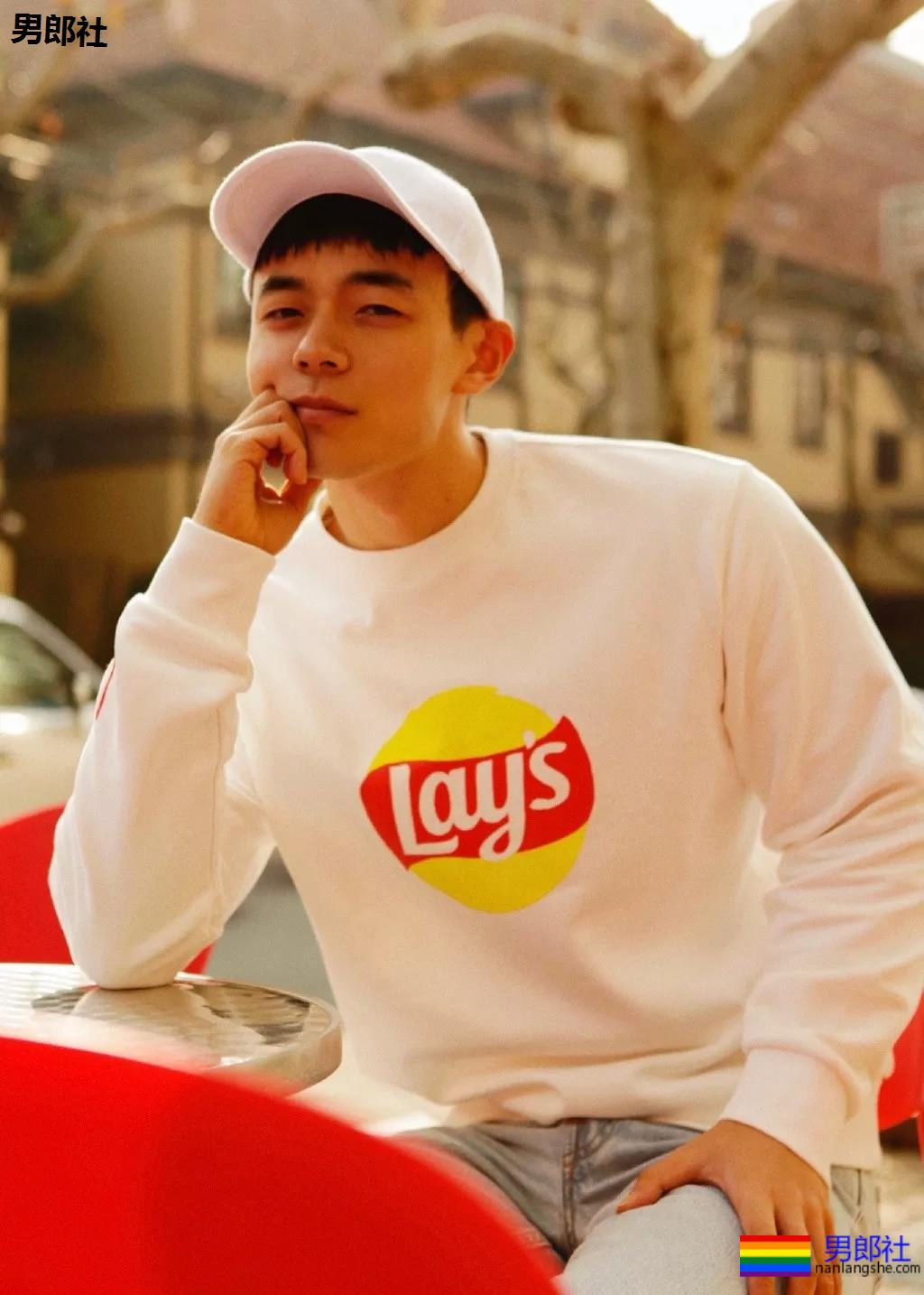 寸头痞帅网红博主短裤照遭盯档，奶白腹肌太A了！ - 51虹马