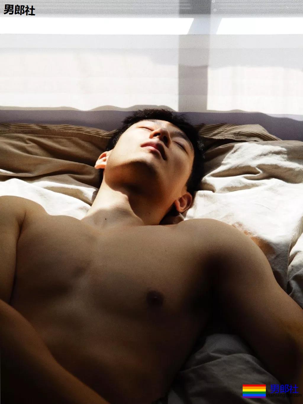 寸头痞帅网红博主短裤照遭盯档，奶白腹肌太A了！ - 51虹马