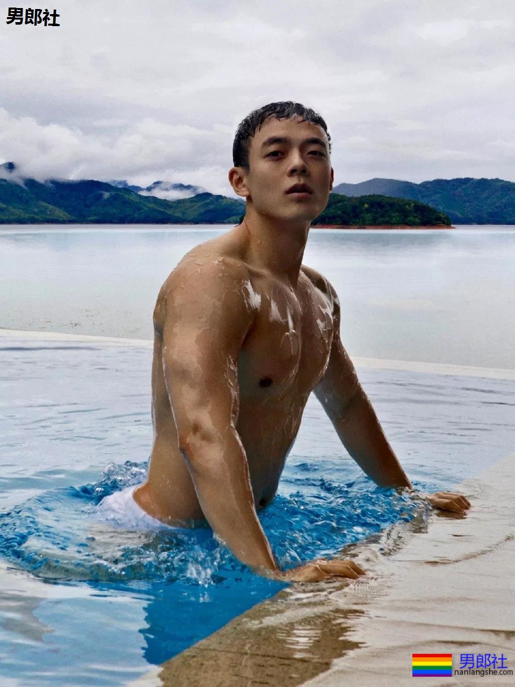 寸头痞帅网红博主短裤照遭盯档，奶白腹肌太A了！ - 51虹马