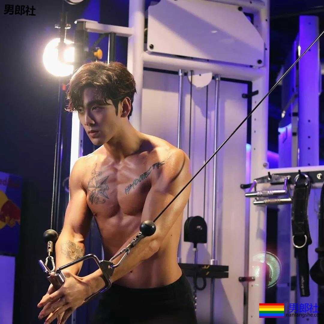 姜东昊肌肉硬照一览，这肉体真是顶不住啊！ - 51虹马