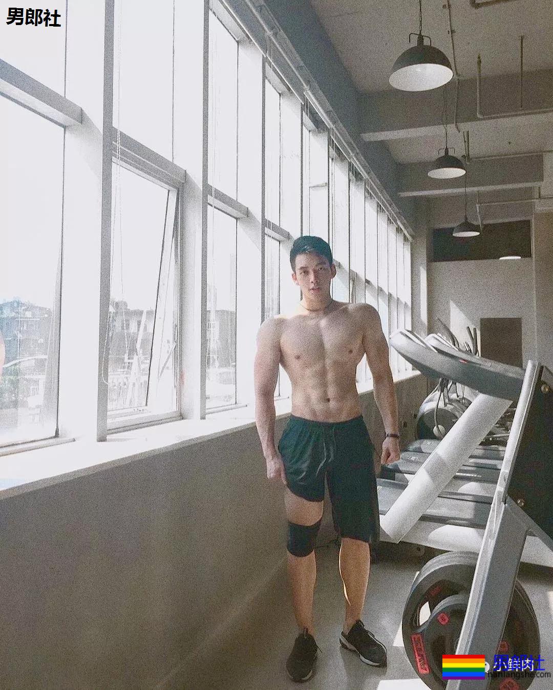 我的快乐来源于Instagram和推特…… - 51虹马