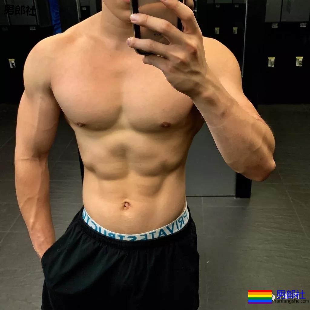 我的快乐来源于Instagram和推特…… - 51虹马