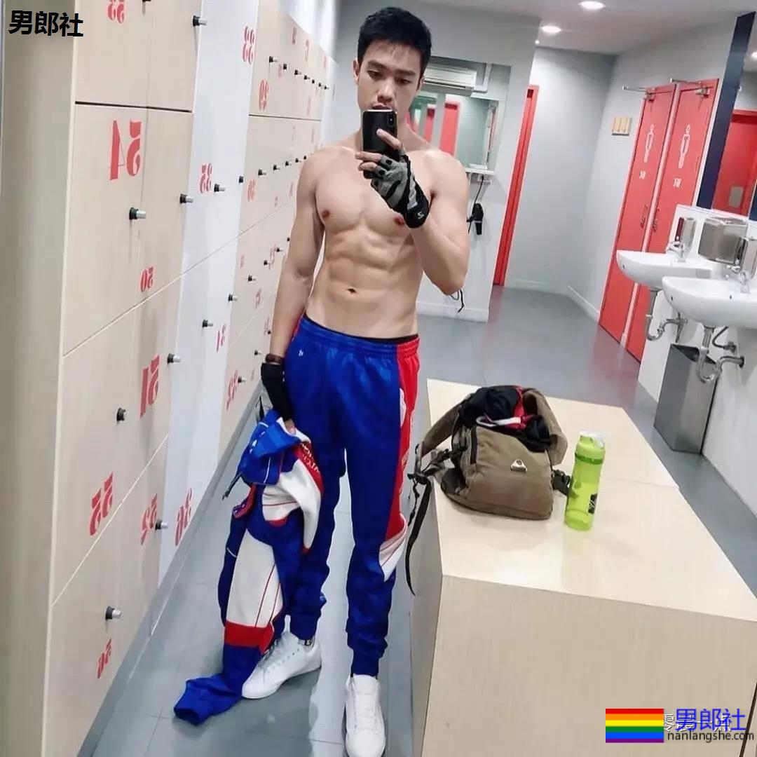 前男友除了活好一无是处，花着我的钱撩别的受。-51虹马