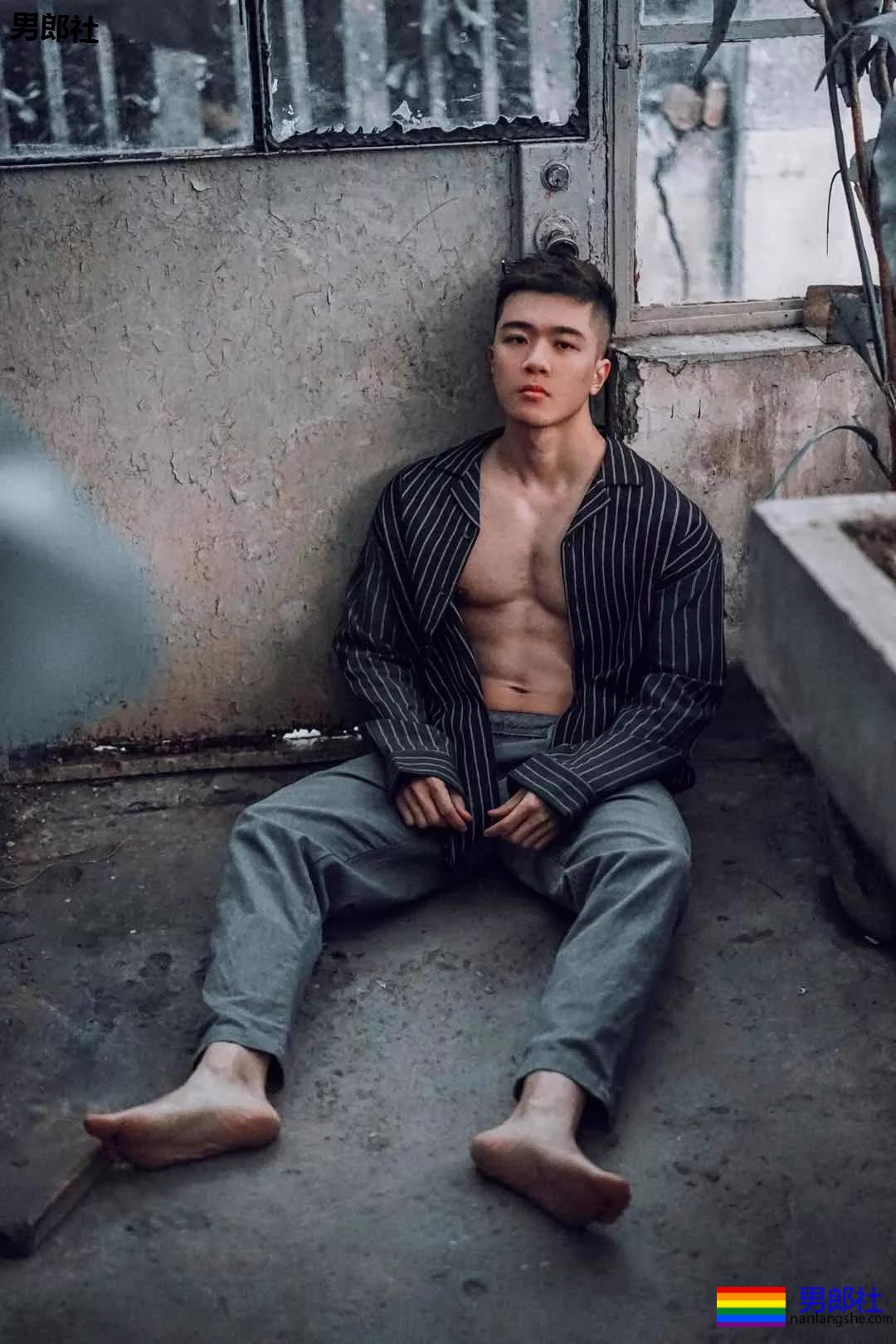 让人流口水的肌肉男孩儿 - 51虹马