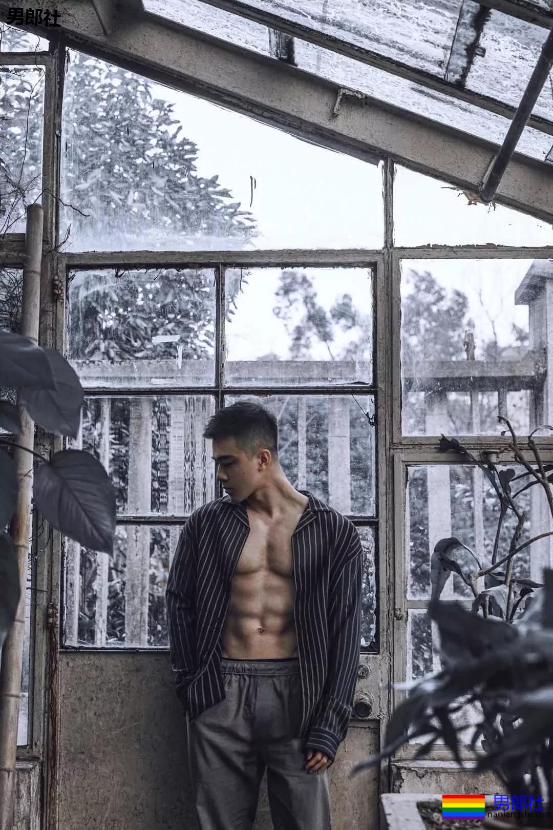 让人流口水的肌肉男孩儿 - 51虹马