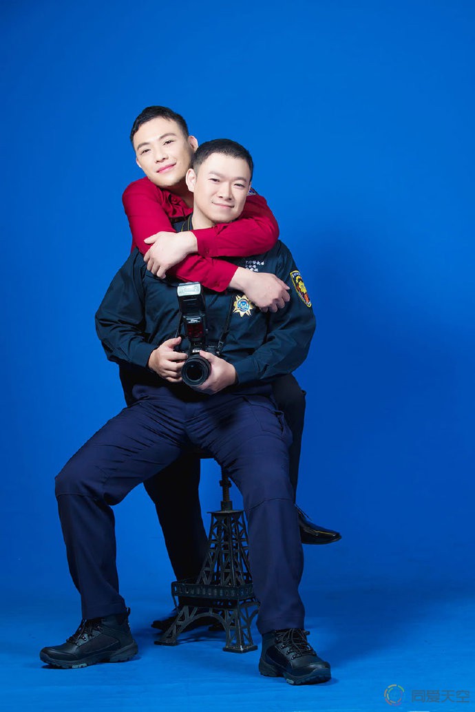 台消防员与警察高调筹办同性婚礼:成家无须低调 - 51虹马 台消防员与警察高调筹办同性婚礼:成家无须低调 - 51虹马