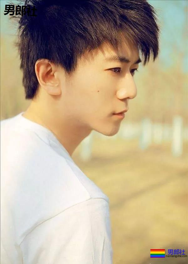 国民校草变翘屁嫩男!大胸肌小狼狗上演制服play,一睹为快! - 51虹马 国民校草变翘屁嫩男!大胸肌小狼狗上演制服play,一睹为快! - 51虹马