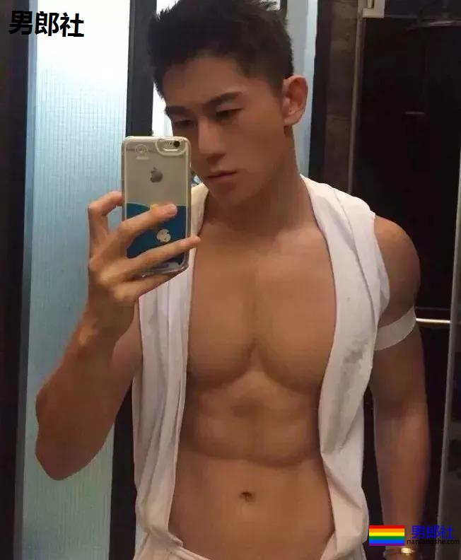 国民校草变翘屁嫩男!大胸肌小狼狗上演制服play,一睹为快! - 51虹马 国民校草变翘屁嫩男!大胸肌小狼狗上演制服play,一睹为快! - 51虹马