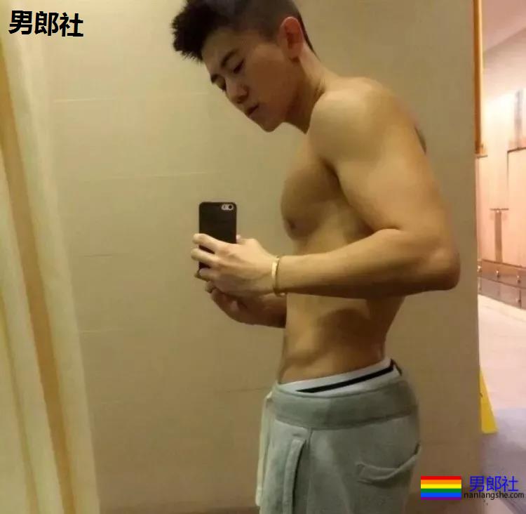 国民校草变翘屁嫩男!大胸肌小狼狗上演制服play,一睹为快! - 51虹马 国民校草变翘屁嫩男!大胸肌小狼狗上演制服play,一睹为快! - 51虹马