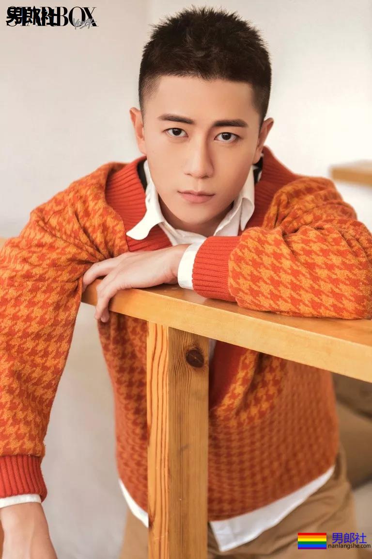 国民校草变翘屁嫩男!大胸肌小狼狗上演制服play,一睹为快! - 51虹马 国民校草变翘屁嫩男!大胸肌小狼狗上演制服play,一睹为快! - 51虹马