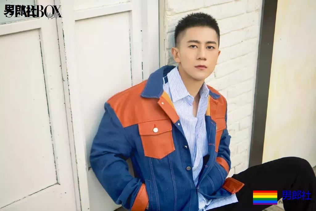 国民校草变翘屁嫩男!大胸肌小狼狗上演制服play,一睹为快! - 51虹马 国民校草变翘屁嫩男!大胸肌小狼狗上演制服play,一睹为快! - 51虹马