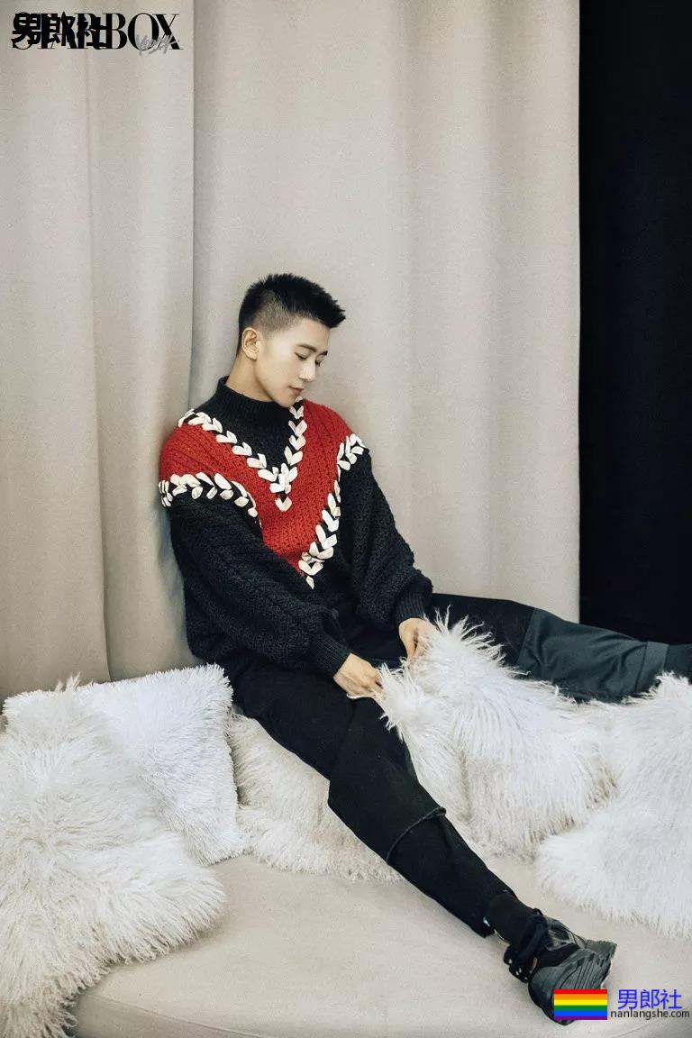 国民校草变翘屁嫩男!大胸肌小狼狗上演制服play,一睹为快! - 51虹马 国民校草变翘屁嫩男!大胸肌小狼狗上演制服play,一睹为快! - 51虹马