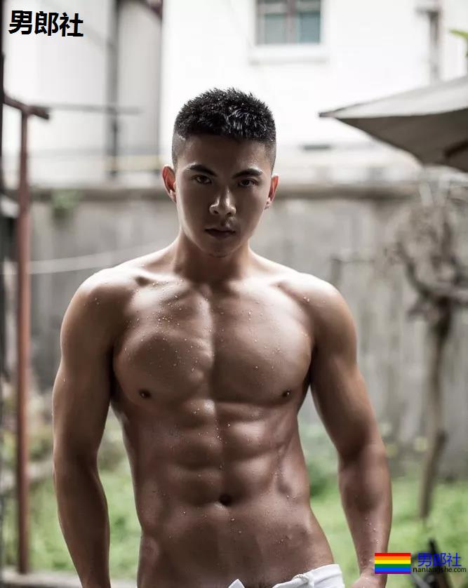 上过《康熙来了》的寸头筋肉名媛，翘臀腱子肉身材火辣十足！ - 51虹马