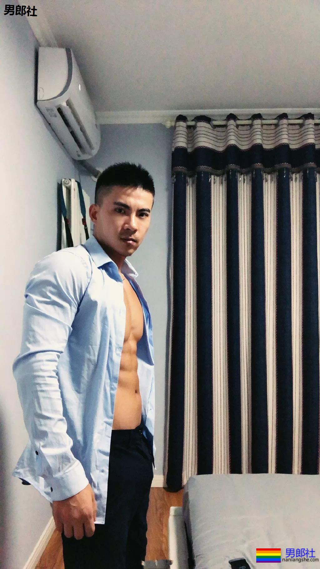 上过《康熙来了》的寸头筋肉名媛，翘臀腱子肉身材火辣十足！ - 51虹马