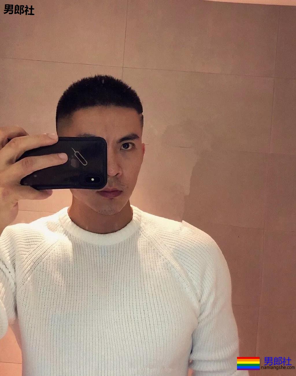 上过《康熙来了》的寸头筋肉名媛，翘臀腱子肉身材火辣十足！ - 51虹马