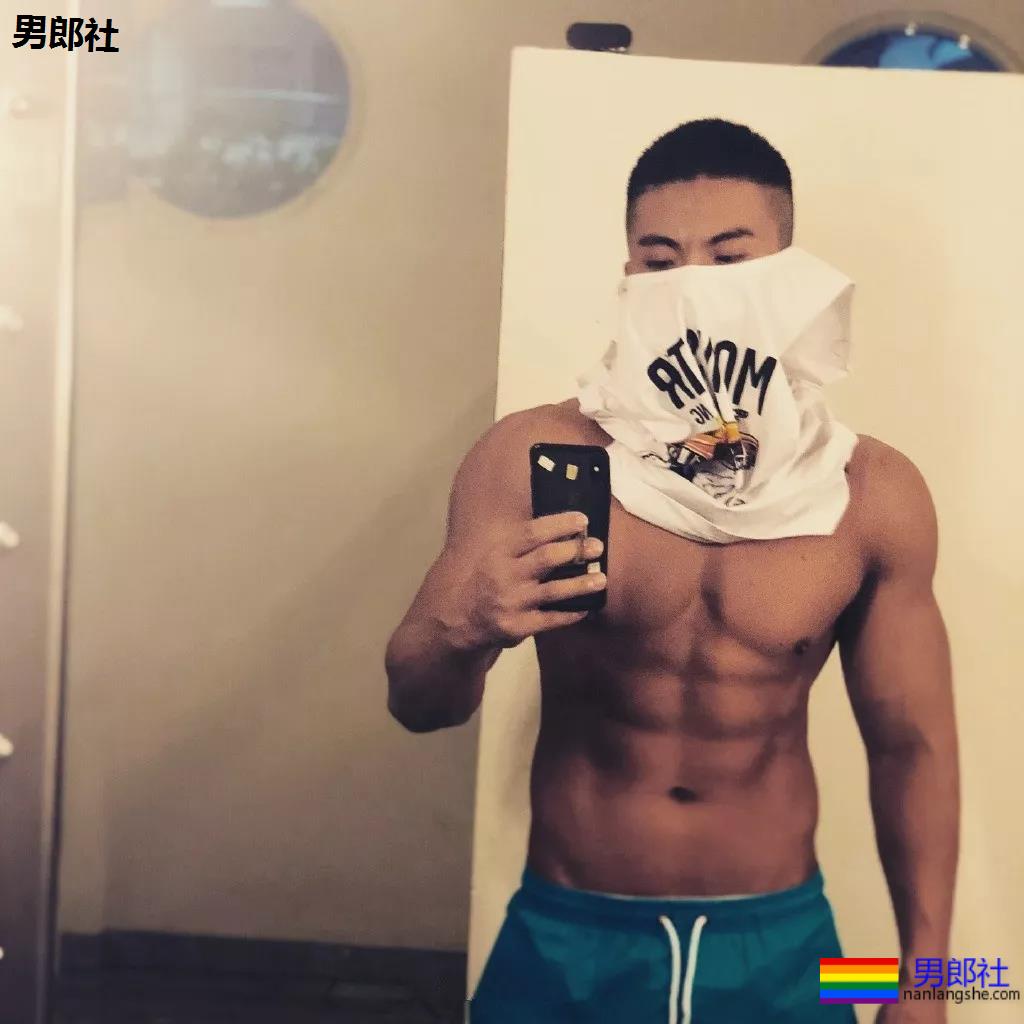 上过《康熙来了》的寸头筋肉名媛，翘臀腱子肉身材火辣十足！ - 51虹马