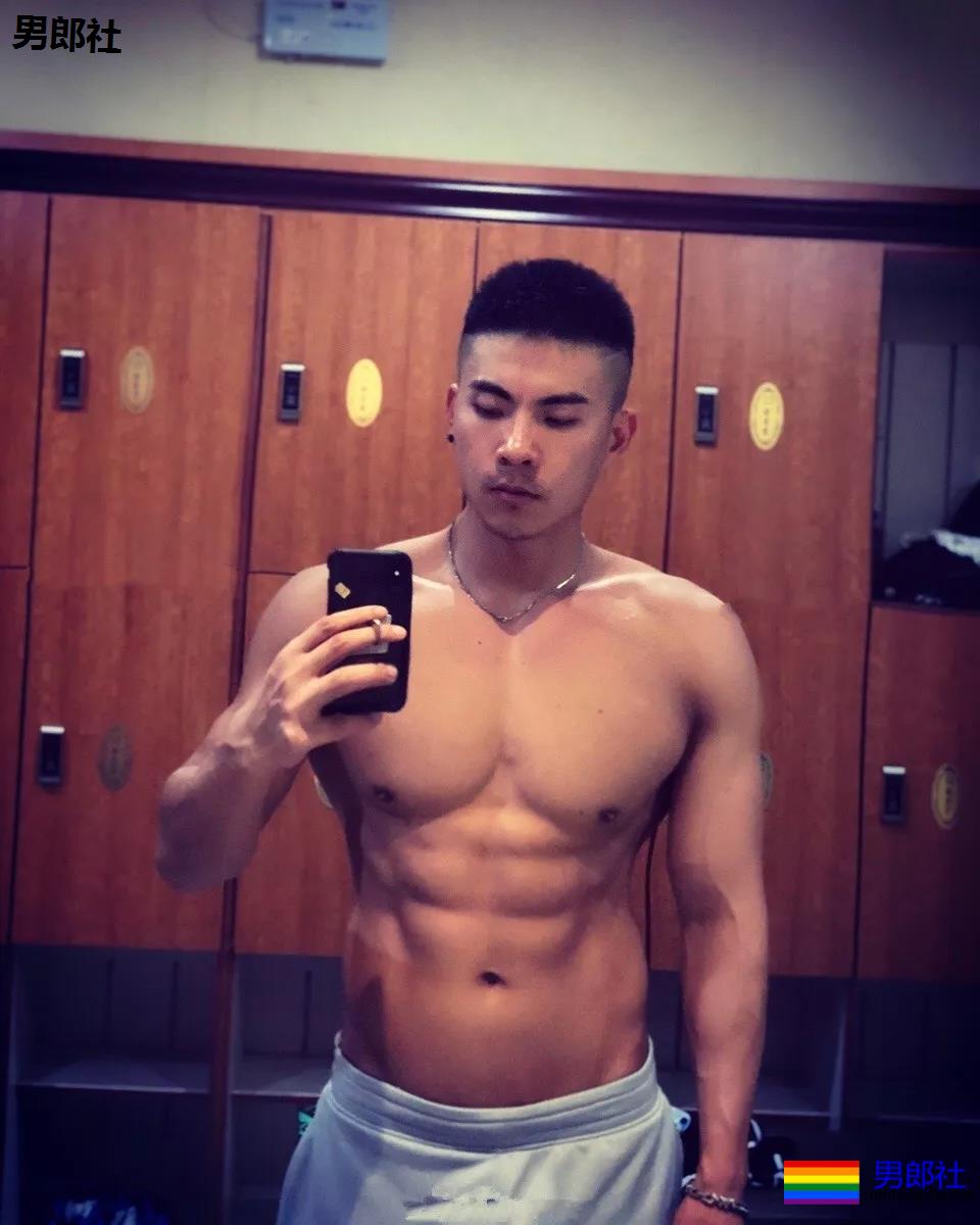 上过《康熙来了》的寸头筋肉名媛，翘臀腱子肉身材火辣十足！ - 51虹马