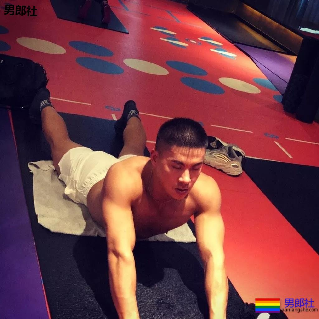 上过《康熙来了》的寸头筋肉名媛，翘臀腱子肉身材火辣十足！ - 51虹马