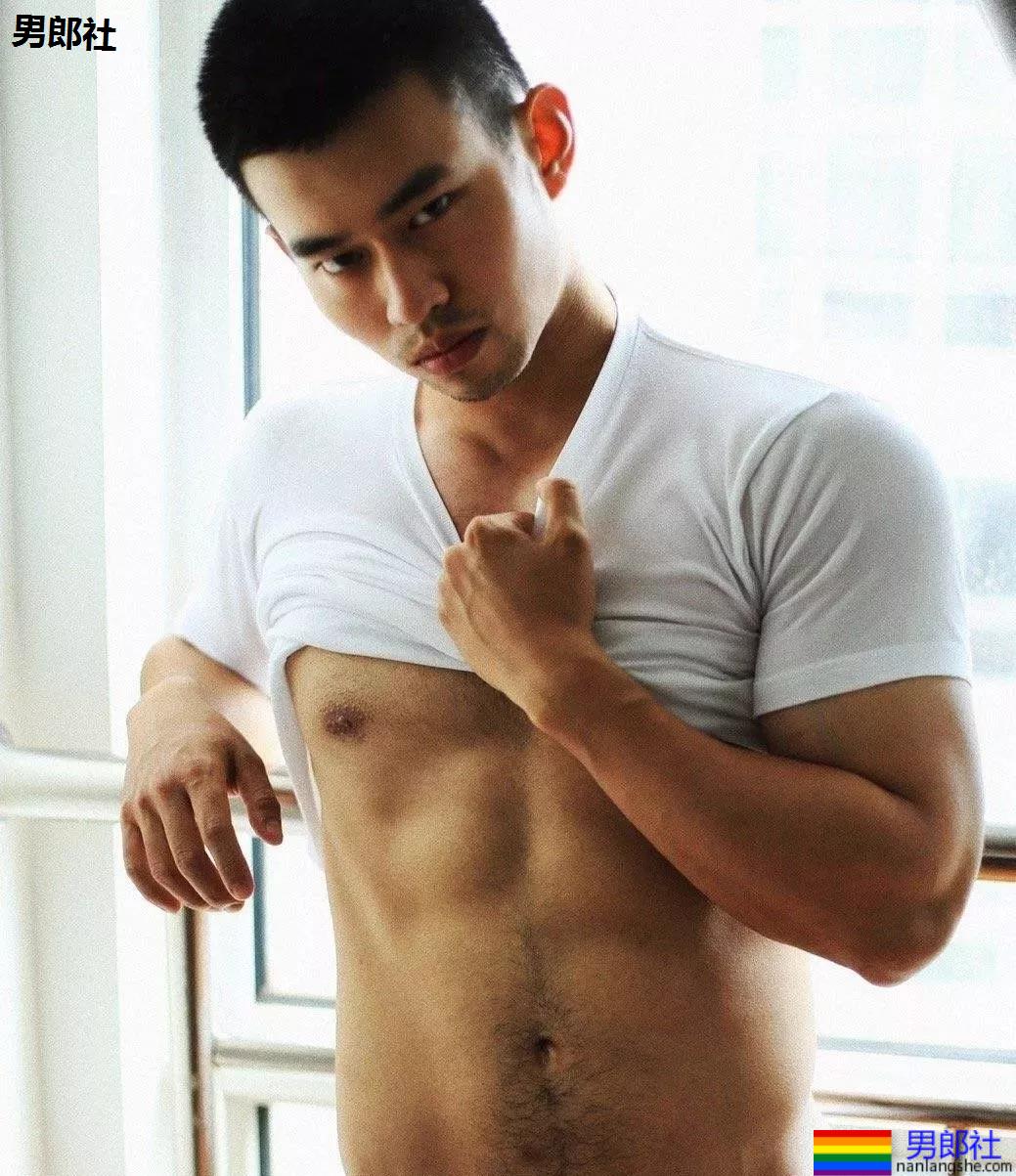 林丹居然拍这样让人躁动的小片片？！的旺盛的毛发让我吞了一大口...... - 51虹马