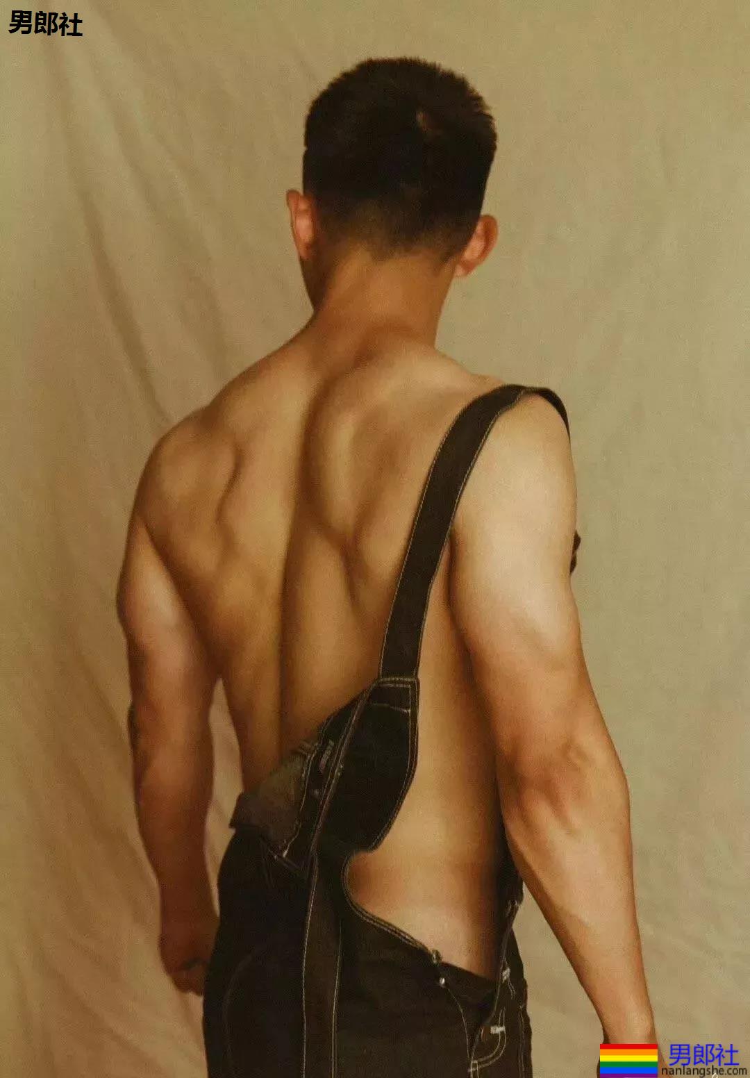 林丹居然拍这样让人躁动的小片片？！的旺盛的毛发让我吞了一大口...... - 51虹马