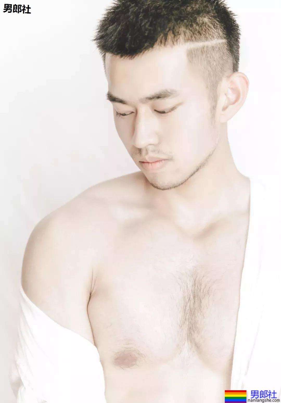 林丹居然拍这样让人躁动的小片片？！的旺盛的毛发让我吞了一大口...... - 51虹马