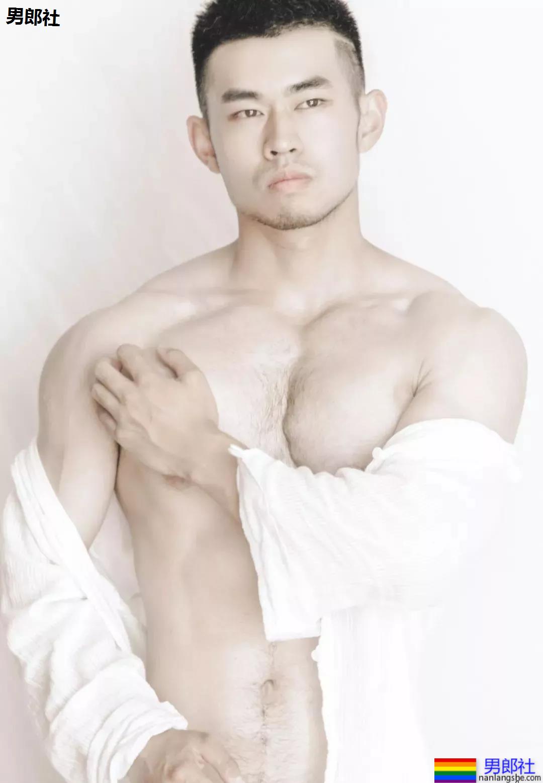 林丹居然拍这样让人躁动的小片片？！的旺盛的毛发让我吞了一大口...... - 51虹马