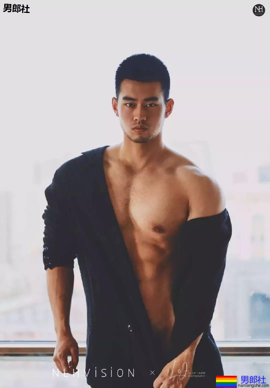 林丹居然拍这样让人躁动的小片片？！的旺盛的毛发让我吞了一大口...... - 51虹马