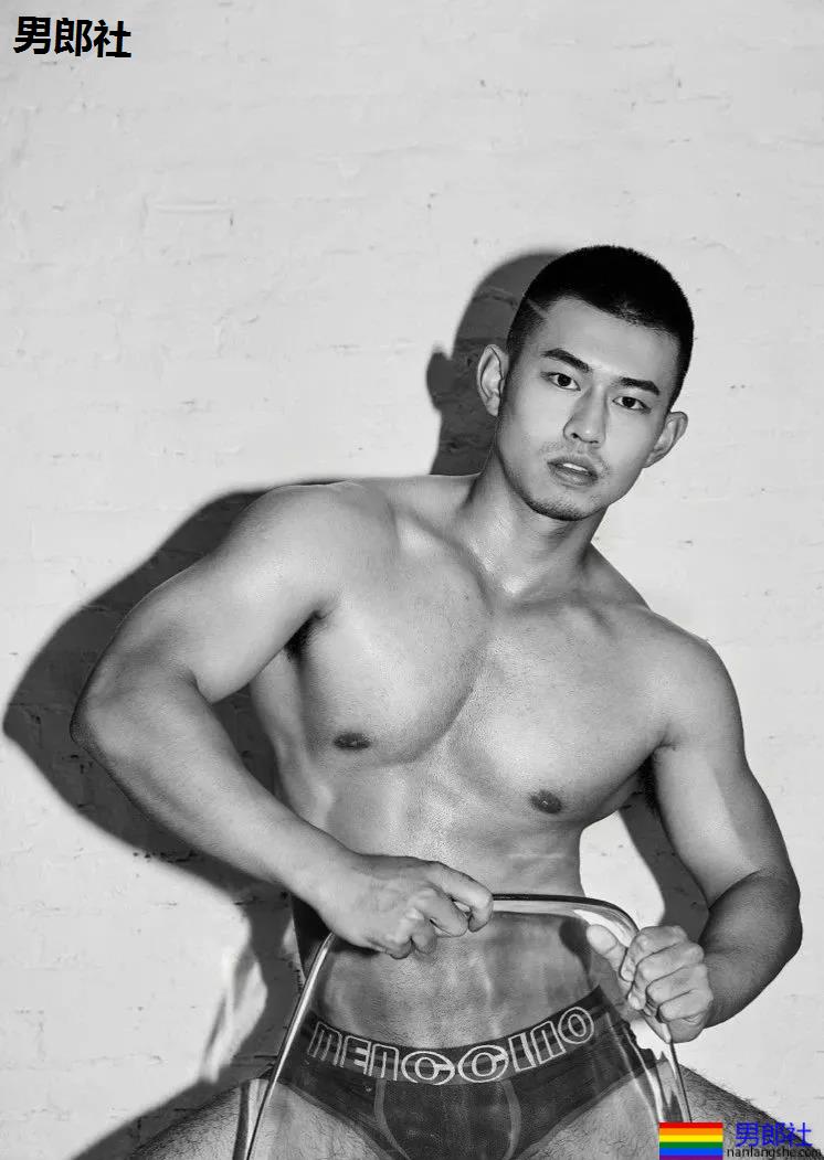 林丹居然拍这样让人躁动的小片片？！的旺盛的毛发让我吞了一大口...... - 51虹马