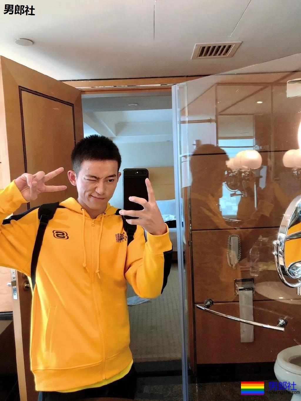 发堉又钢又A的寸头肌肉小狼狗，竟睡过这么多鲜肉明星！ - 51虹马