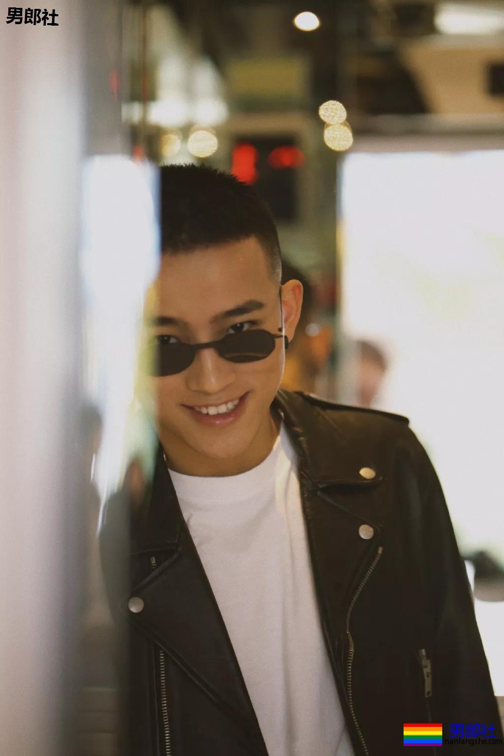 发堉又钢又A的寸头肌肉小狼狗，竟睡过这么多鲜肉明星！ - 51虹马