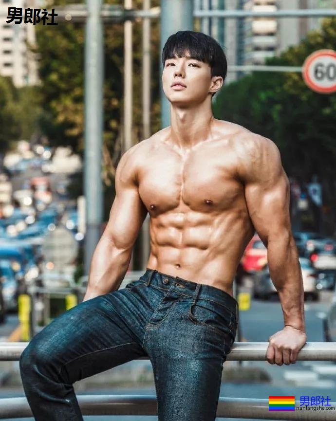 童颜硕体的年轻的健身私教 — 韩国男子健身健美模特系列 - 51虹马