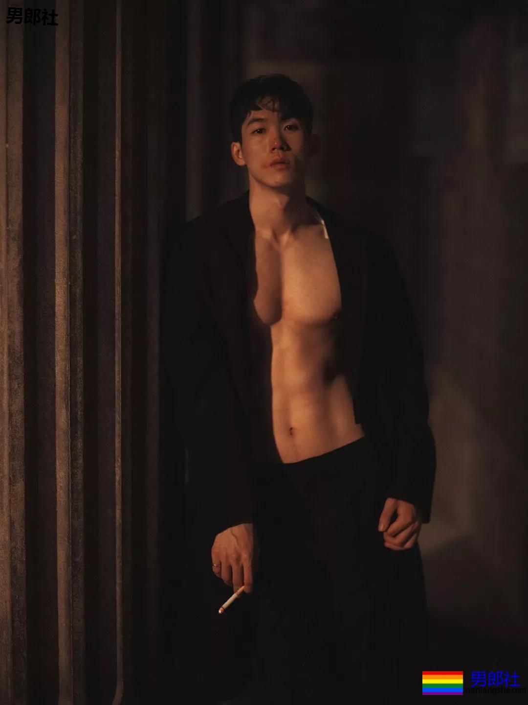 公狗腰麒麟臂的健身肌肉男 - 51虹马