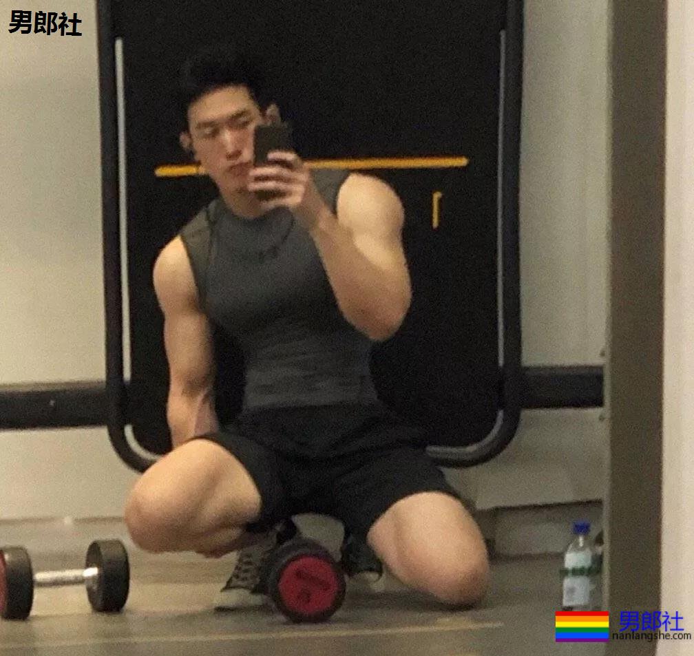 公狗腰麒麟臂的健身肌肉男 - 51虹马