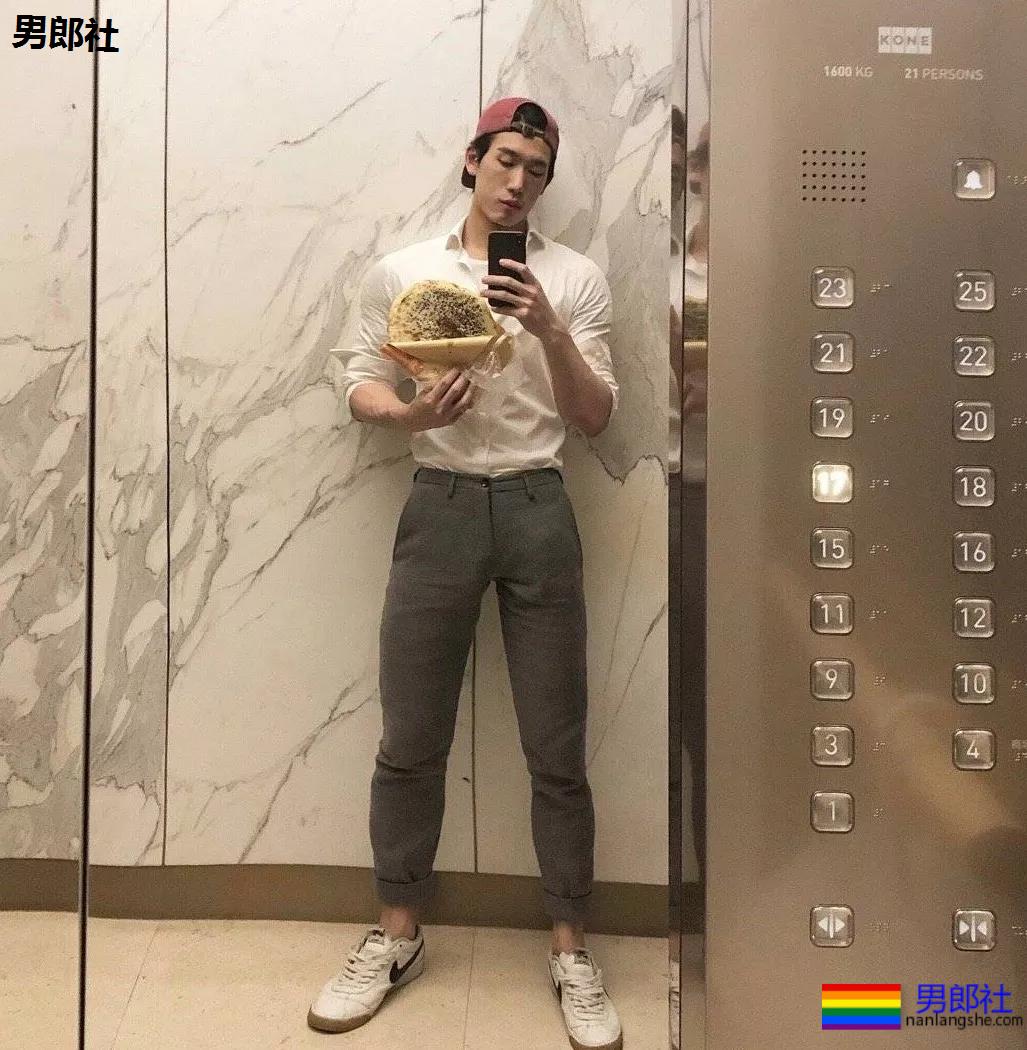 公狗腰麒麟臂的健身肌肉男 - 51虹马