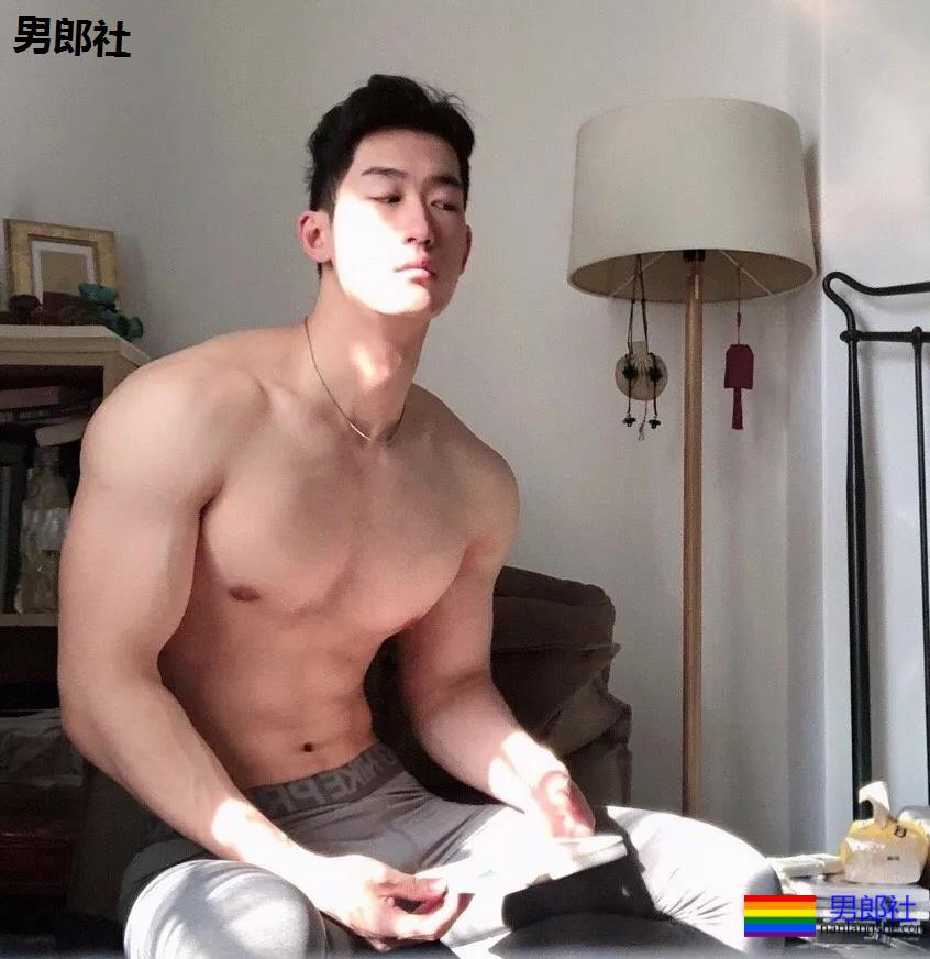 公狗腰麒麟臂的健身肌肉男 - 51虹马
