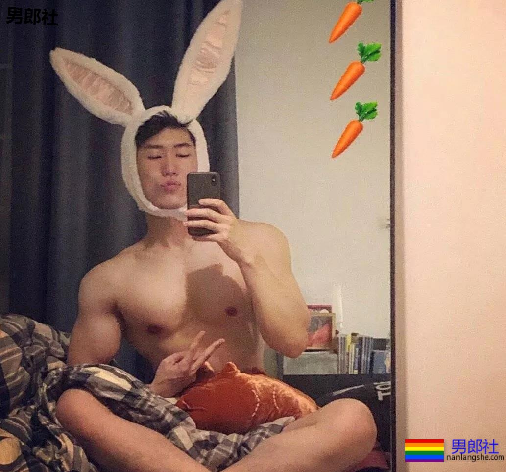 公狗腰麒麟臂的健身肌肉男 - 51虹马