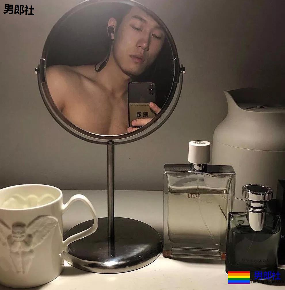 公狗腰麒麟臂的健身肌肉男 - 51虹马