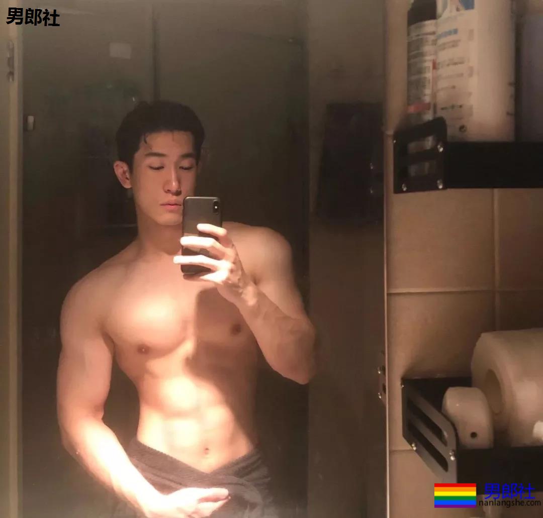 公狗腰麒麟臂的健身肌肉男 - 51虹马